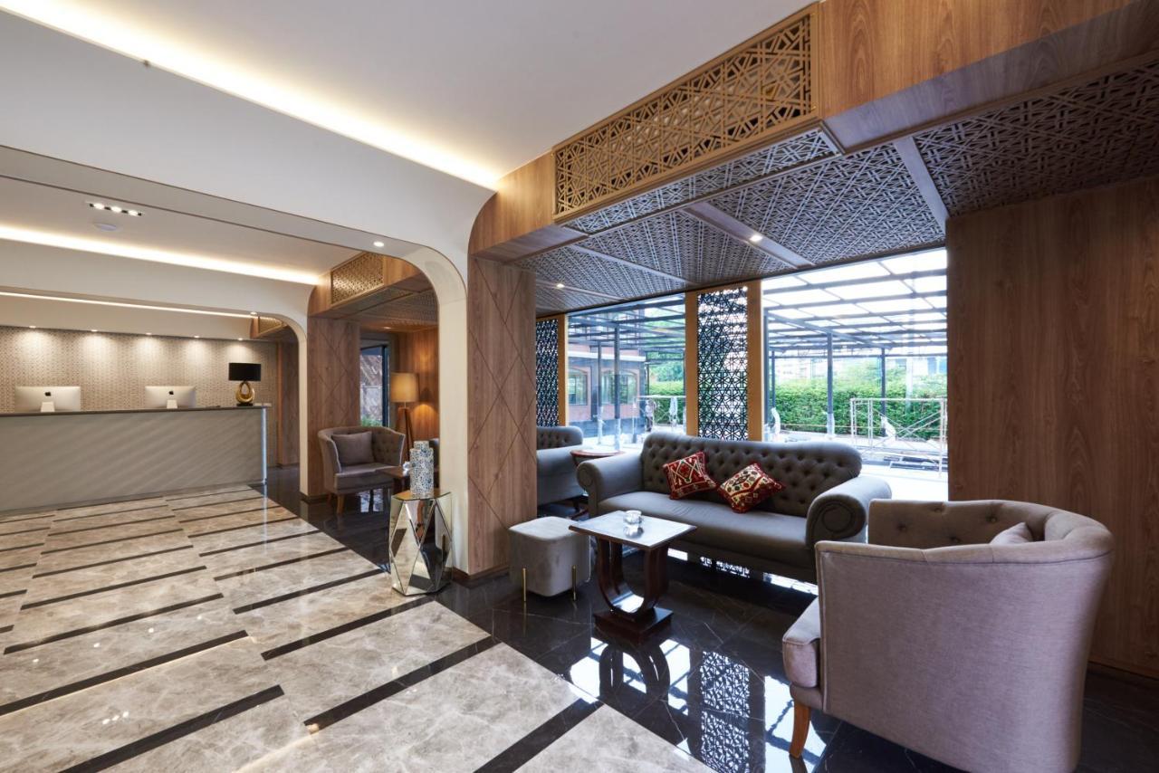 Almas Hotel Bangkok Exterior photo